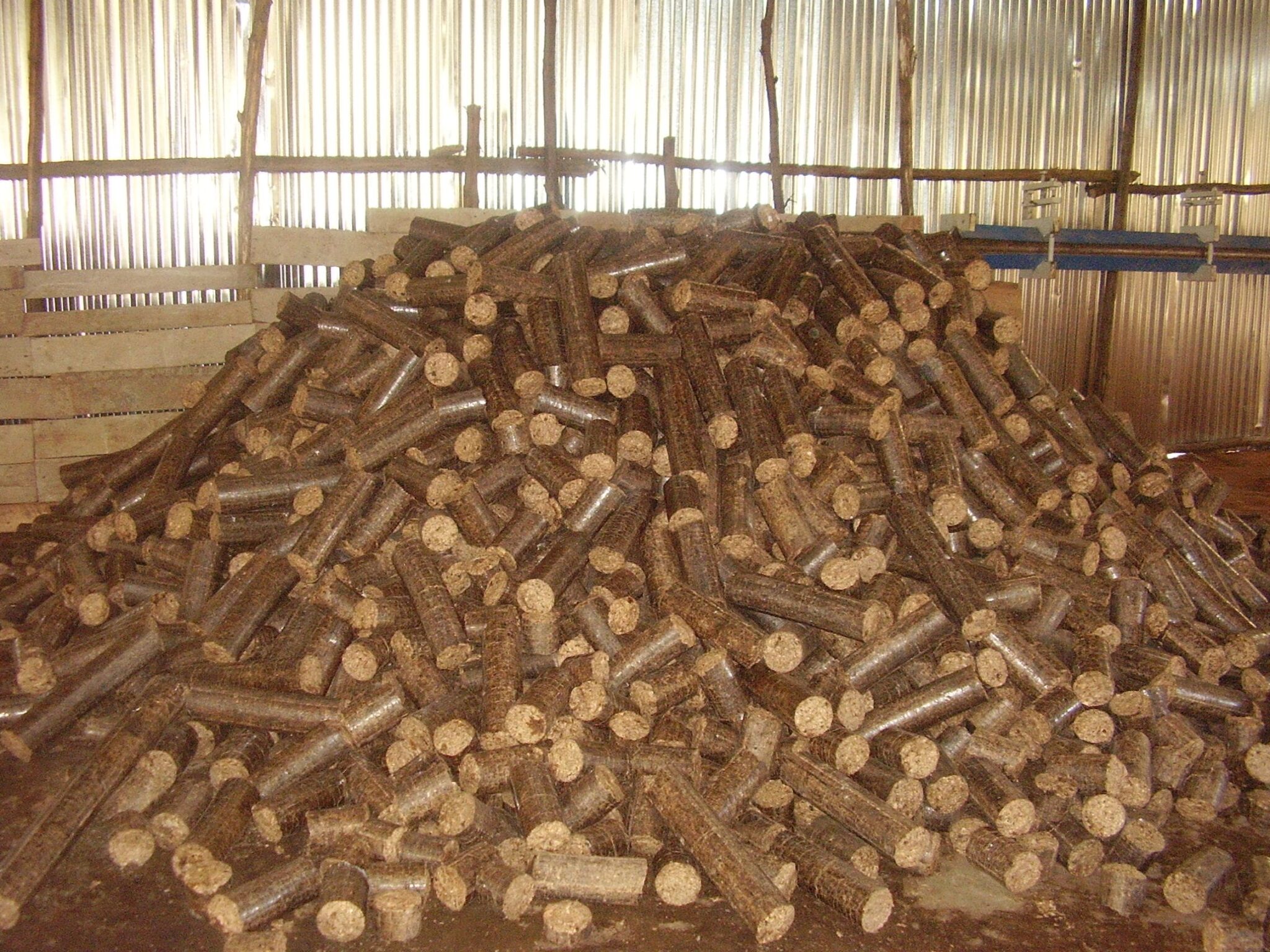 MEDIA - 060531 - Picture - BURUNDI QUALITY STOVES - briquettes
